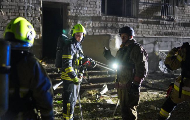 Запоріжжя під ударом дронів: зафіксовано понад 10 вибухів, є поранені (фото)