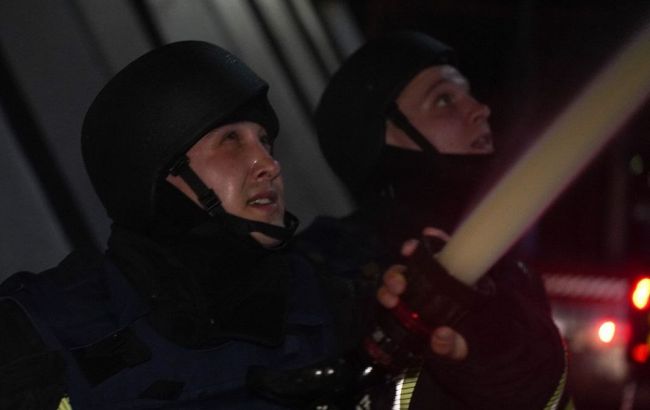 У ДСНС показали фото наслідків атаки РФ по Києву: що відомо