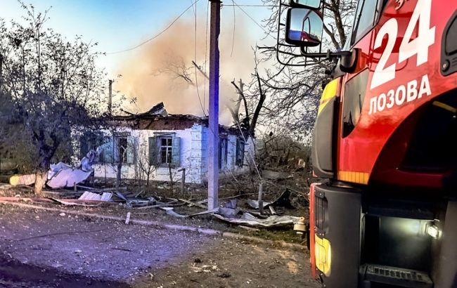 Россияне ударили по Лозовой на Харьковщине: горит дом, пострадали люди