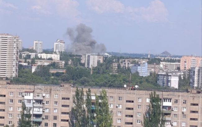 У Донецьку прогриміли потужні вибухи: ворог скаржиться на приліт