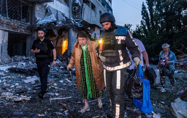 Горіли будинки, магазини і авто: фото наслідків нічної атаки РФ по Харкову