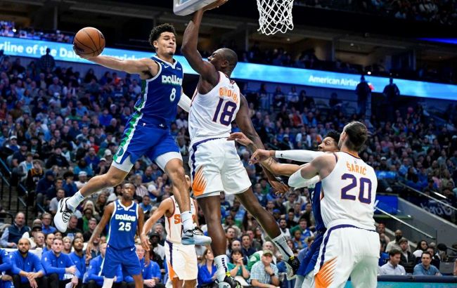 Защитник "Далласа" оформил роскошный данк одной правой: момент дня в НБА