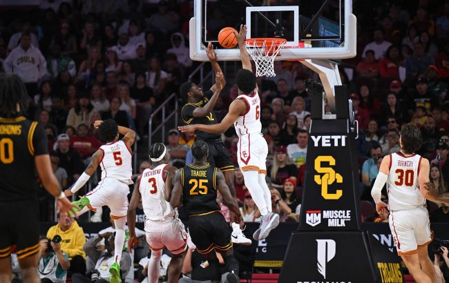 Сын Леброна с рекордом дебютировал на студенческом уровне: он пережил остановку сердца летом