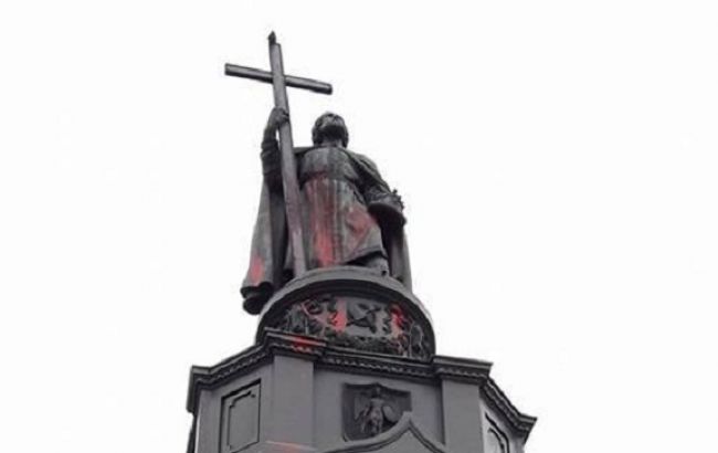 У Києві вандали осквернили пам'ятник Володимиру Великому