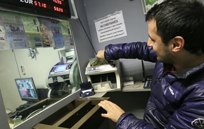 В России биржевой курс евро упал ниже 59 руб. впервые с ноября