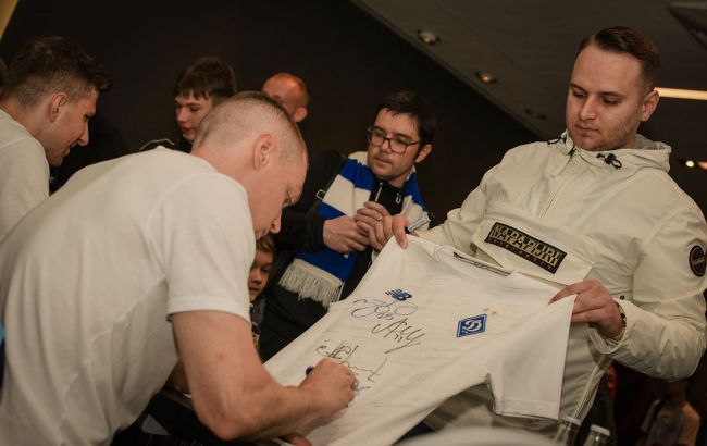 Київське "Динамо" напередодні матчу з "Фенербахче" провело для вболівальників автограф-сесію