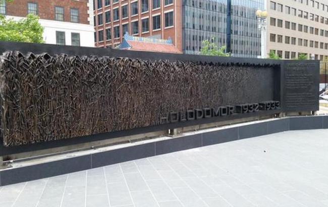 Порошенко: открытие Мемориала жертвам Голодомора доказывает что никакими бедствиями не одолеть наш народ