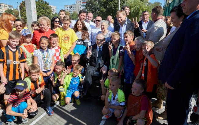 Хомутынник и Кернес открыли ряд социальных объектов в Харькове