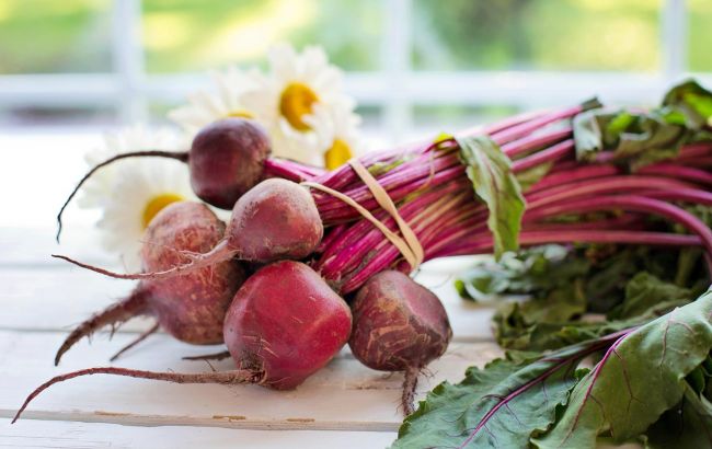 Этот простой секрет от опытных фермеров поможет вырастить свеклу сладкой и большой