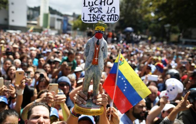 Задержанные в Венесуэле французские журналисты отпущены на свободу