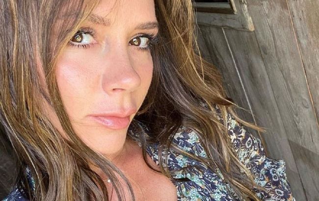 Ослепительно красивая: 46-летняя Виктория Бекхэм в облегающем платье вызвала восторг в сети