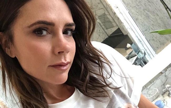 Как и с чем носить белоснежные брюки-клеш &ndash; учимся на примере Виктории Бекхэм