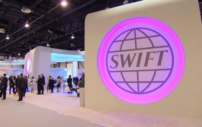 Крымчан отключили от банковской системы SWIFT