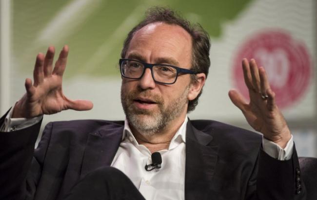 Основатель "Википедии" планирует запустить сервис по борьбе с фейковыми новостями