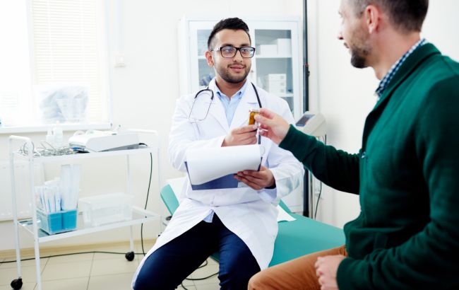 Уролог назвав причини, через які чоловіки бояться йти на прийом