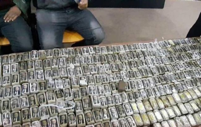 С лицом Путина. В Ливии на пляже обнаружили партию наркотиков