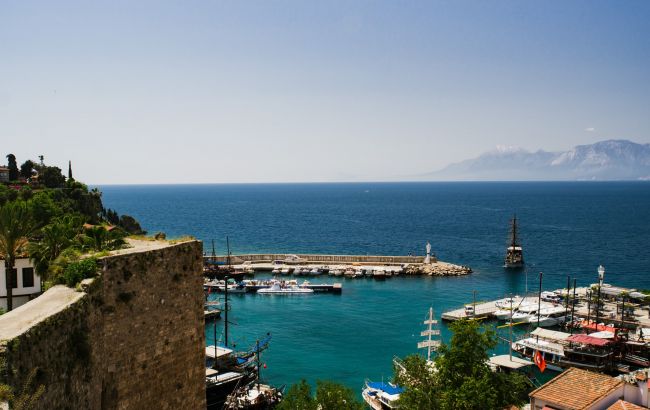 Без россиян отдохнуть не получится. Курорты Турции переполнены туристами из РФ