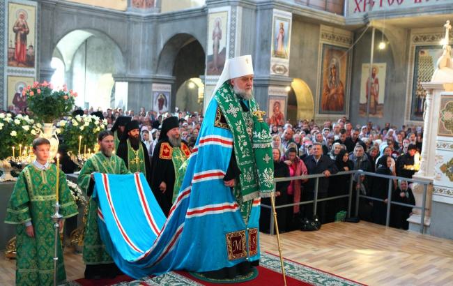 Намісник Почаївської лаври попросив Порошенка про заступництво