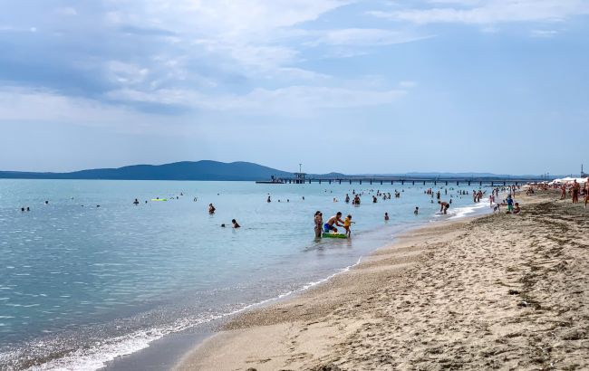 Оксамитовий сезон на морі. У які країни їдуть українки та скільки коштує відпочинок