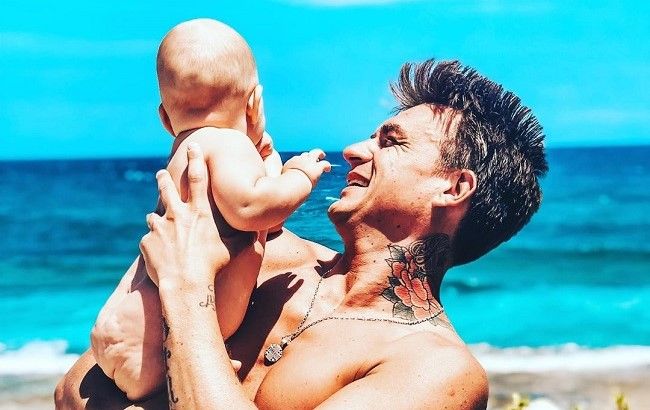 Трудности отцовства: Влад Топалов показал утреннюю прогулку с сыночком