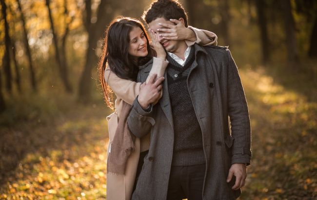 Кармічна зустріч: три знаки Зодіаку, яким жовтень принесе велике кохання
