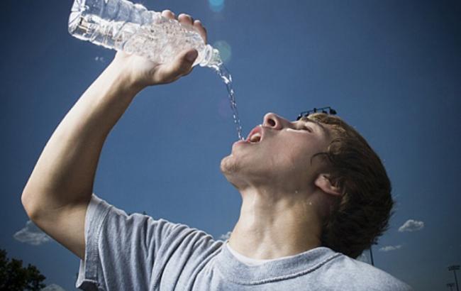В ГСЧС дали советы украинцам, как уберечься от обезвоживания организма в жару