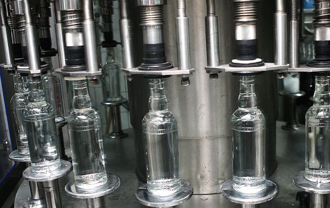 Производство водки в Украине в феврале сократилось на 36,6%