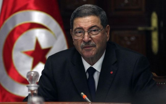 В Тунисе парламент вынес премьер-министру вотум недоверия