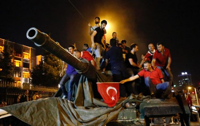 В Турции после попытки переворота арестовали более 40 журналистов, - Hurriyet