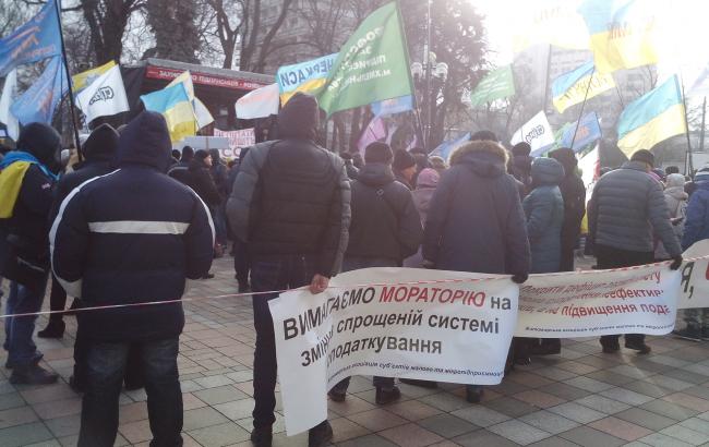 Мітинг "спрощенців" з-під Ради перемістився до Кабміну