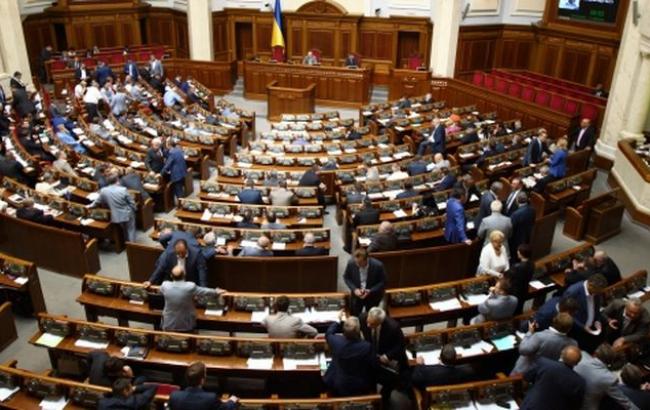 ВР разрешила НБУ не признавать банки неплатежеспособными за нарушение нормативов из-за девальвации гривны