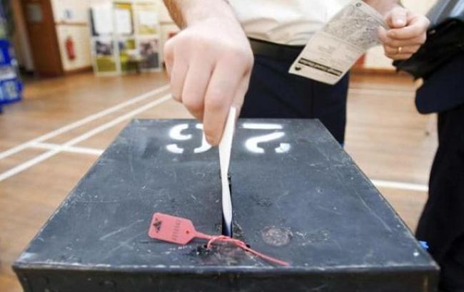 На выборах в Великобритании побеждает Консервативная партия, - Sky News