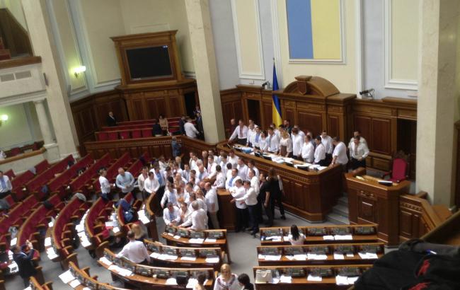 Нардепы сделали селфи в вышиванках