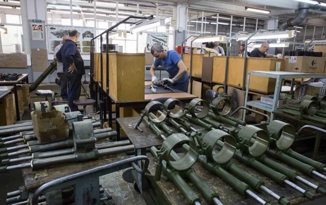 Запобігти релокації виробників ВПК за кордон допоможе відкриття експорту озброєнь, - Копитін