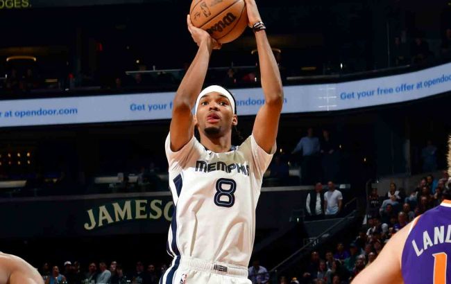 Баззер форварда "Мемфиса" через всю площадку возобновил интригу: момент дня в НБА