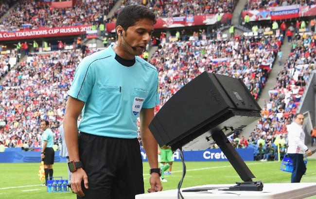 Видеоповторы и четвертую замену в дополнительное время включили в правила футбола