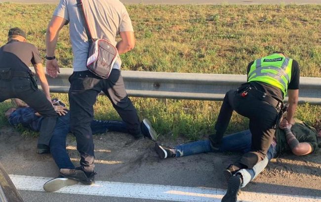 Под Киевом задержали участников АТО, которым Зеленский дал гражданство