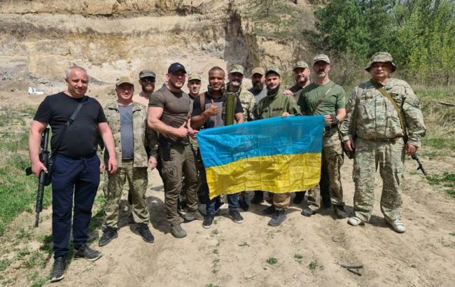 Жан Беленюк провел тренировку с бойцами спецподразделения "Старые Перцы"