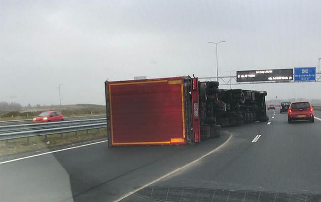 В Нидерландах объявлен наивысший уровень чрезвычайного положения