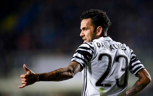 Дани Алвес выбирает между "Манчестер Сити" и ПСЖ