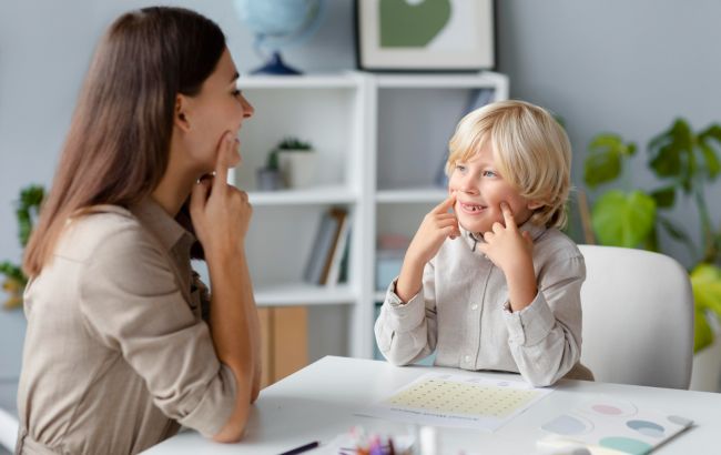 Експерти назвали 3 випадки, коли треба негайно вести дитину до логопеда