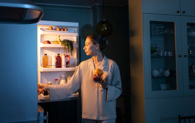 5 продуктів, які заборонено їсти перед сном, щоб не нашкодити організму