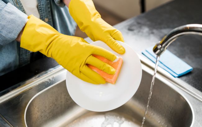 Цей лайфхак допоможе легко заощадити на засобі для миття посуду