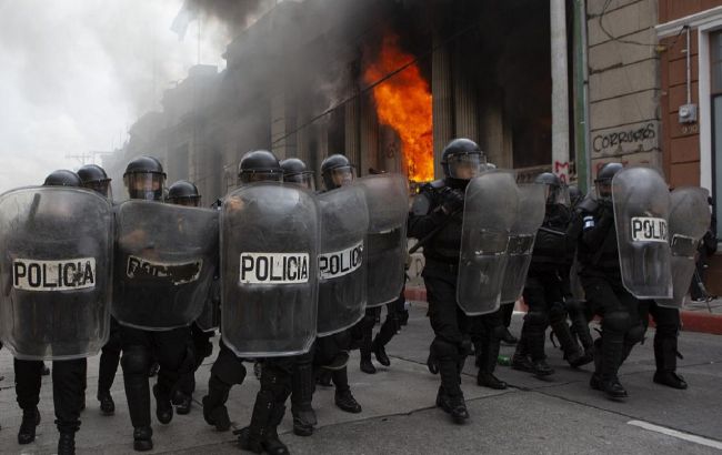 Протест колишніх військових біля парламенту Гватемали переріс у заворушення