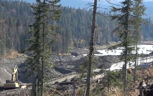 В России из-за прорыва дамбы погибли 10 человек