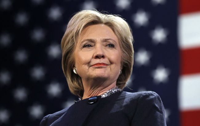 Клинтон обошла Трампа на 3% в опросе независимых избирателей, - Bloomberg