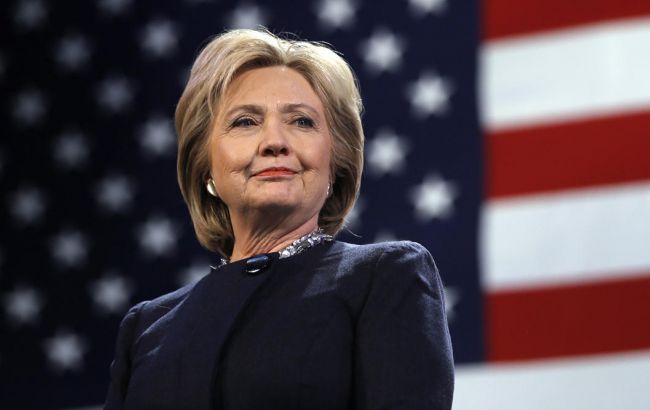 Клинтон на 3% опережает Трампа, - финальный опрос Bloomberg