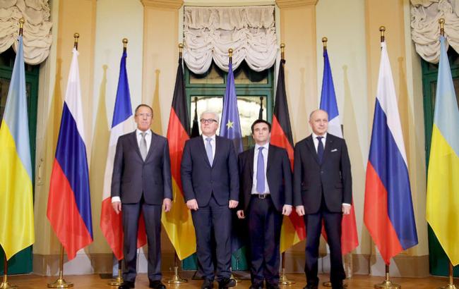 В Берлине договорились рассмотреть отвод танков и оружия калибром до 100 мм