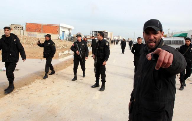 В Тунисе задержали 11 подозреваемых в вербовке молодежи