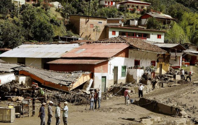 В результате оползней на острове Бали погибли 12 человек